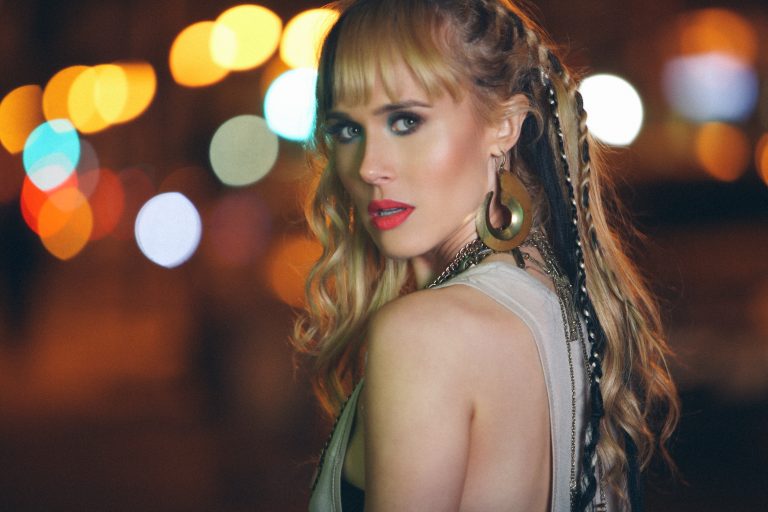 Jennie Laws Releases New Song “Losing My Mind”